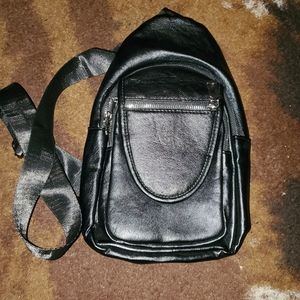 4 pocket strappy bag